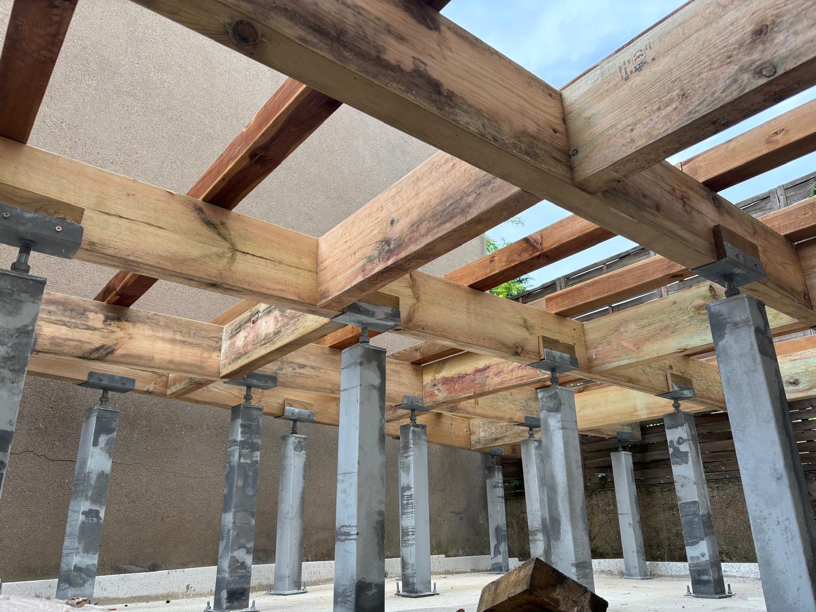 Terrasse suspendue en lames mélèze — photo 7