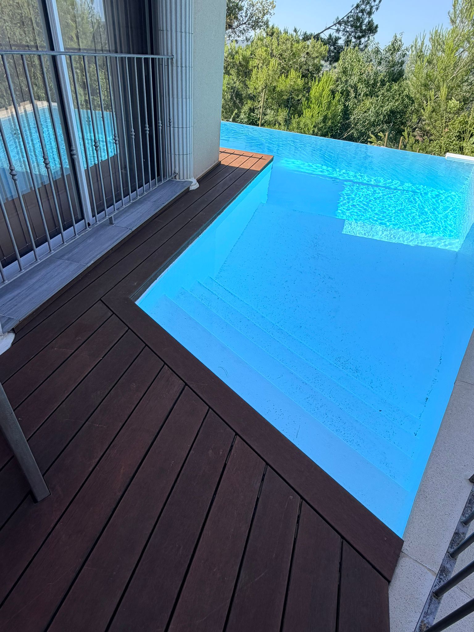Terrasse de piscine bambou ambre — photo 1